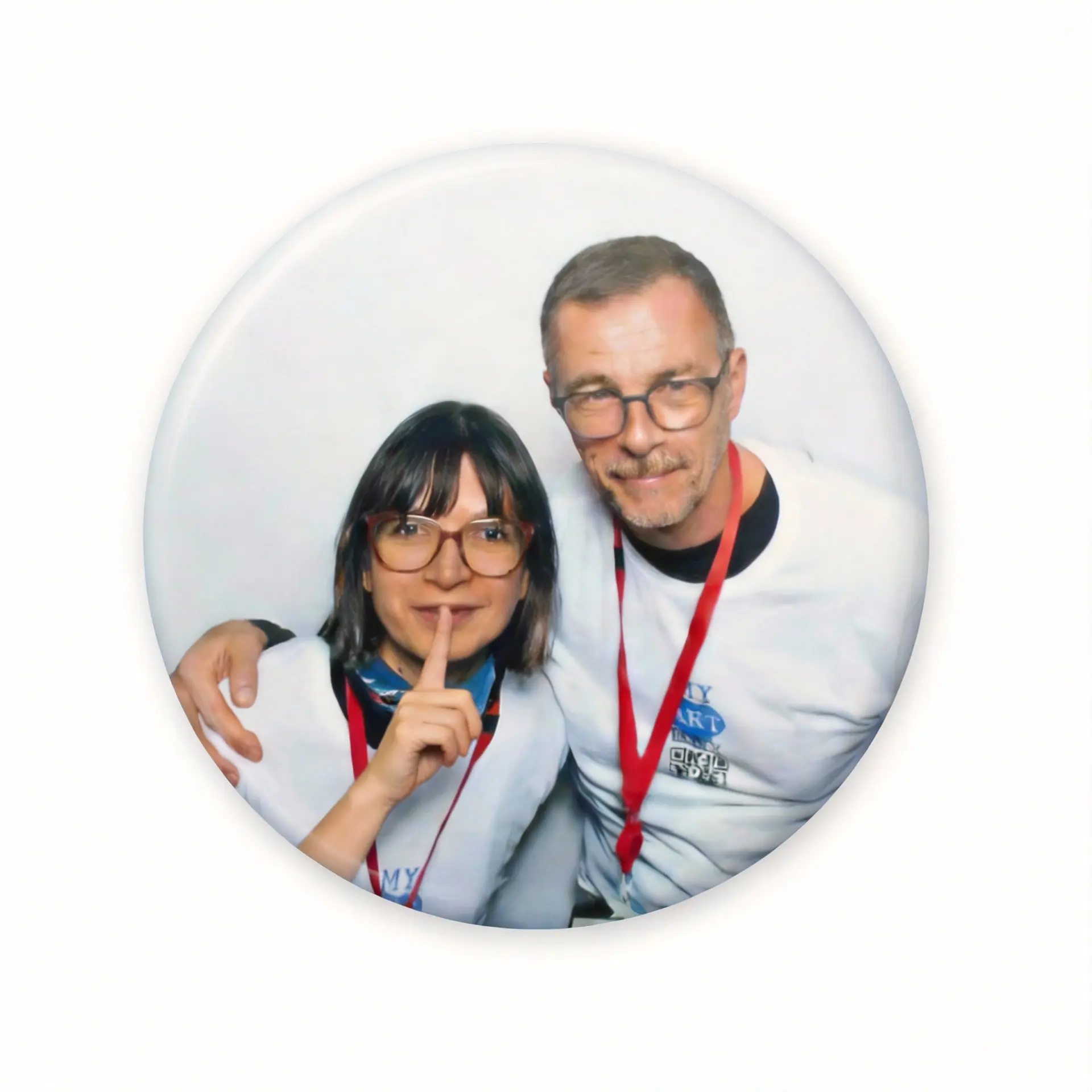 Portrait de Christophe Chazot et l'artiste aNa, co-fondateurs de la méthode Cerveau et Ciseaux. Le binôme expert en ingénierie sociale et RSE depuis 1999.