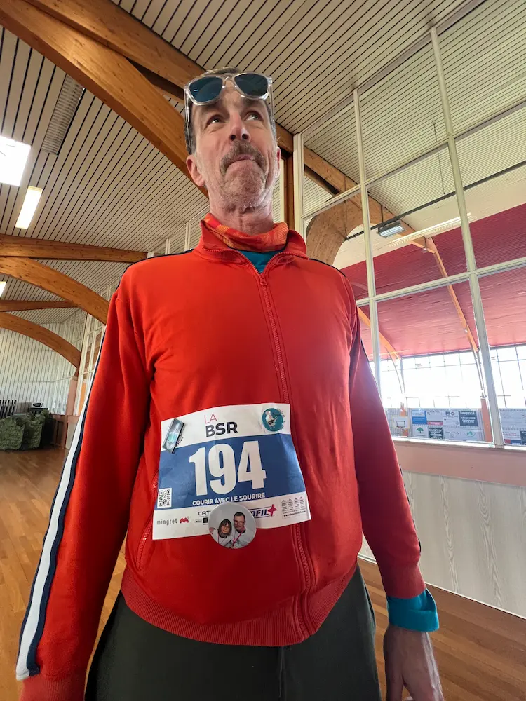 Portrait de Christophe Chazot, co-fondateur de My Art Box, en tenue de sport lors d'un événement, incarnant le leadership par l'action.